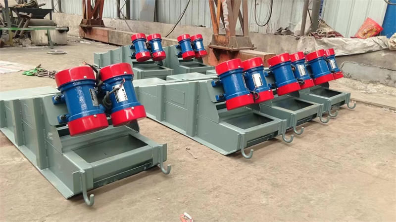 客戶定制電機(jī)振動給料機(jī)6臺